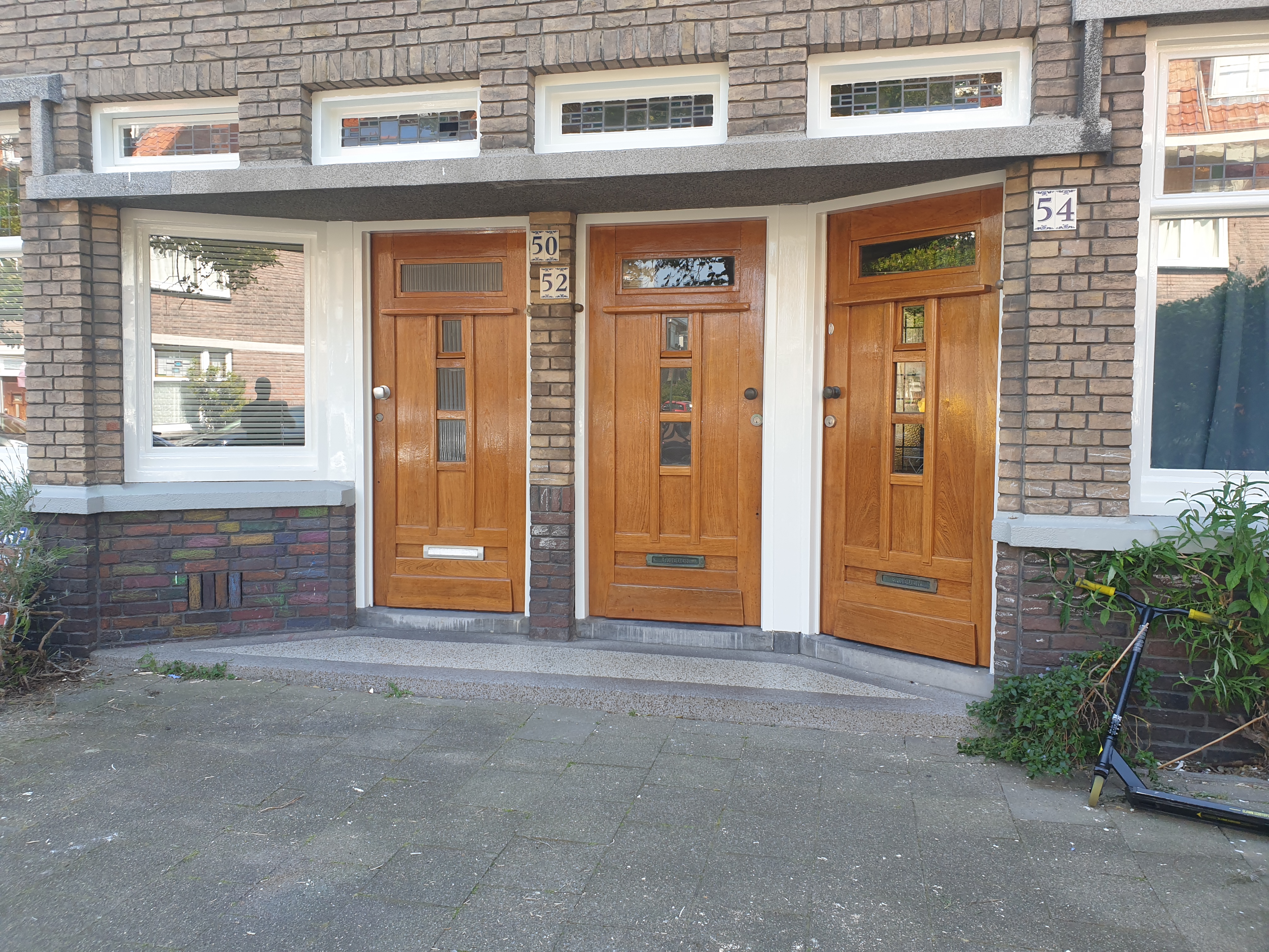 voordeuren gevernist